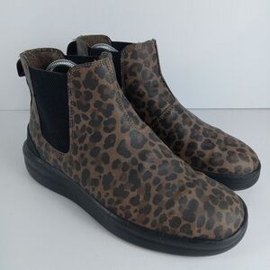 Hey Dude Vic Grip Chelsea Boots Womens Size Size 7 Leo Brown Slip-On Lightweight